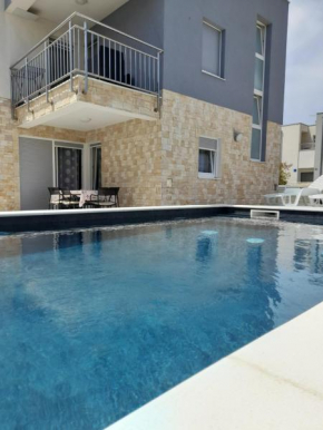 Villa Rosa with swimming pool